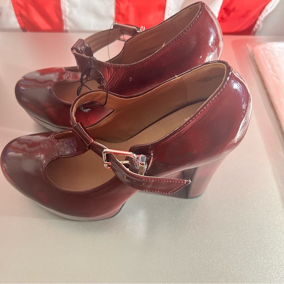 Torrid women’s 9.5 Elegant Burgundy Mary Jane Heels NWT - Picture 2 of 10